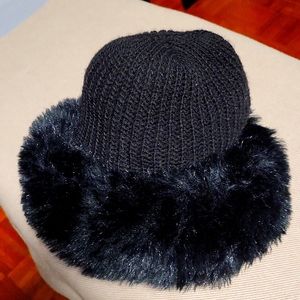 BLACK KNITTED WOMEN'S winter FAUX FUR hat no brand indicate.Size 56 cm head c.
